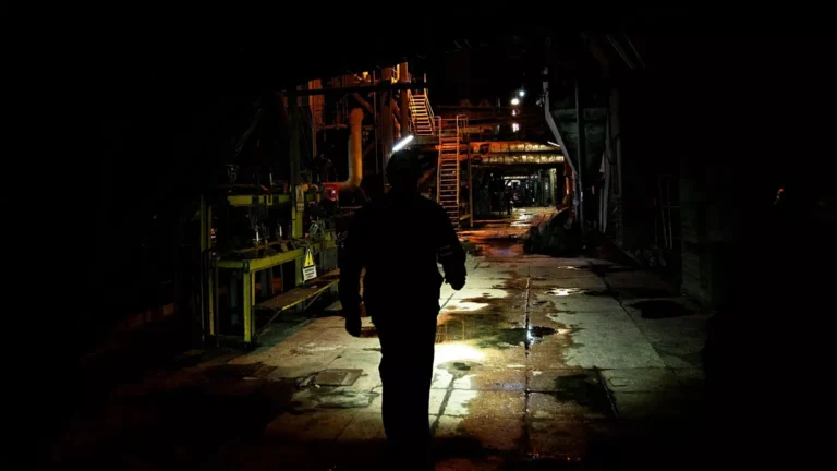 Mosca danneggia centrale elettrica ucraina: è il primo attacco alla rete in vista dell’inverno