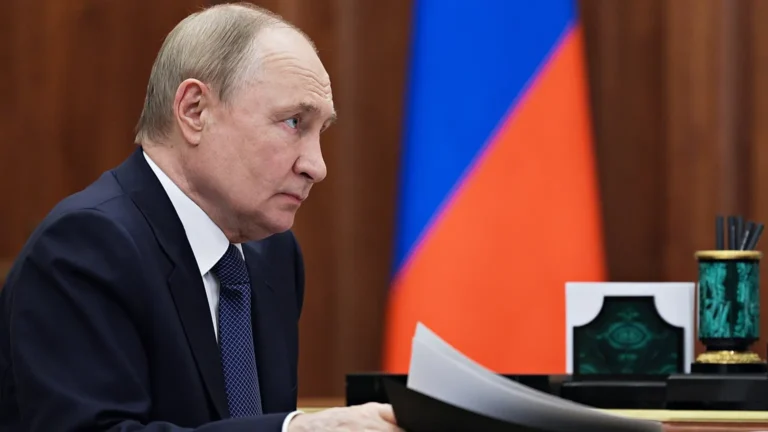 Ue e Usa impongono nuove sanzioni a Mosca, annullato incontro tra Trump e Putin