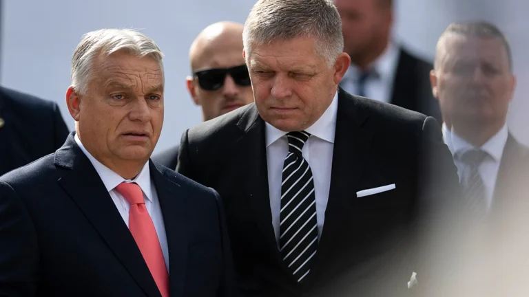 Il partito di Fico è in trattativa con Orbán per aderire al gruppo dei Patrioti per l’Europa