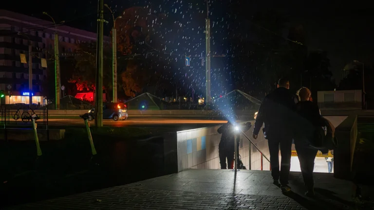 Zelensky chiede aiuto a Trump mentre continua l’attacco russo contro le infrastrutture energetiche