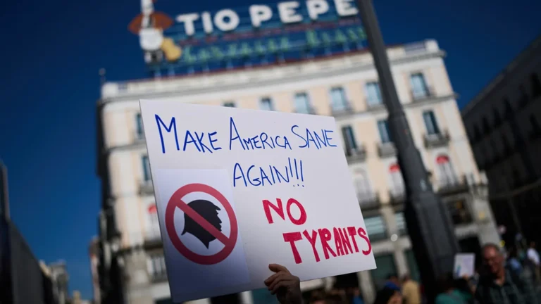 Proteste ‘No Kings’ contro Trump in tutta Europa in solidarietà con i cittadini Usa