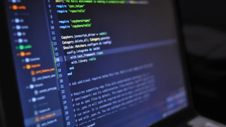 In un posto di lavoro su quattro in Europa a decidere orari e salari è l’IA