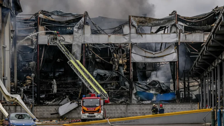 Missili e droni russi contro l’Ucraina: almeno 4 morti e decine di feriti