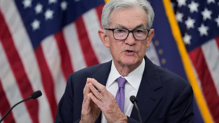 La Fed taglia i tassi per sostenere economia e lavoro, ma Powell frena su ulteriori riduzioni