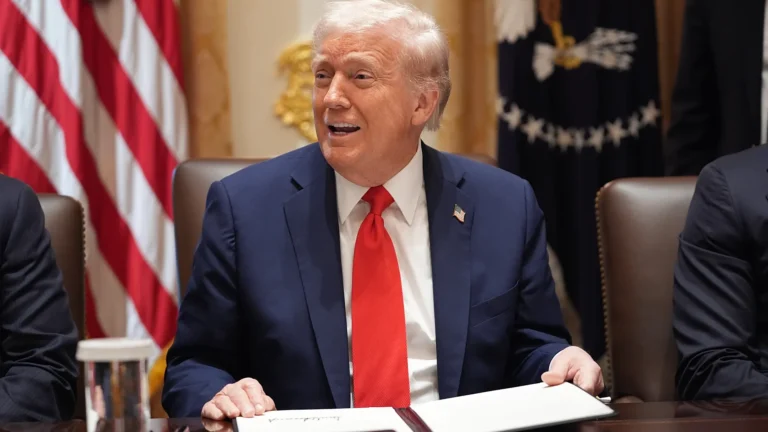 Trump: “Invasione Iran via terra: sarebbe perdita di tempo”. Nuovo attacco di Israele su Teheran