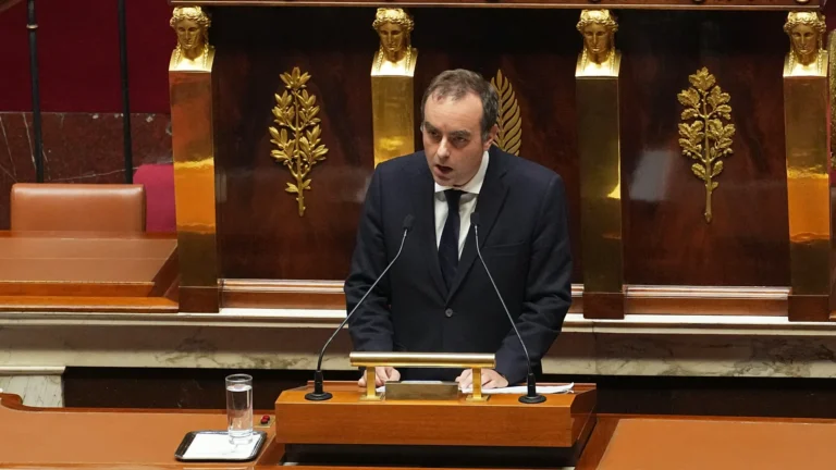 Lecornu all’Assemblea Nazionale: “Riforma delle pensioni sospesa fino alle elezioni presidenziali”