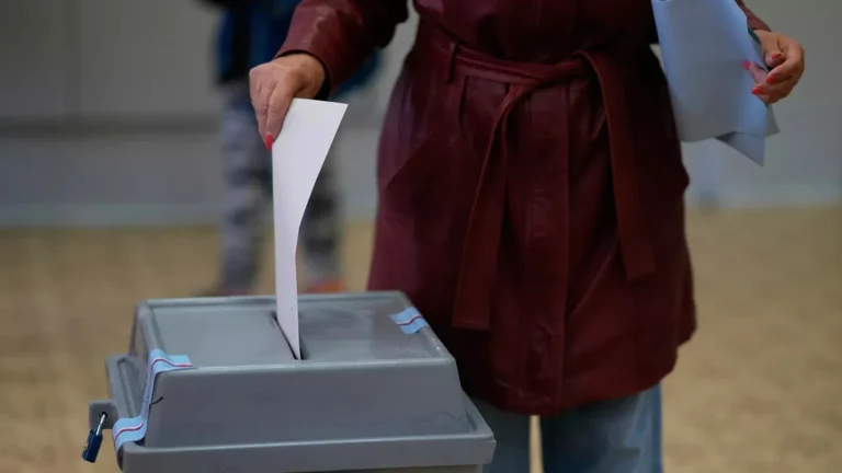 Repubblica Ceca al voto: favorito il miliardario populista Babiš, alleato di Orbán