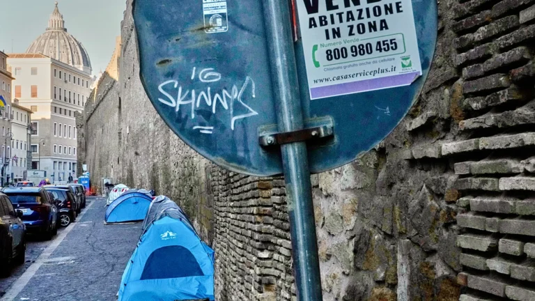 Istat: Povertà in aumento in Italia soprattutto tra gli stranieri, allarme minori