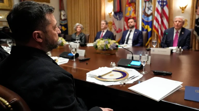 La lite e le urla: ecco i retroscena dell’incontro tra Trump e Zelensky