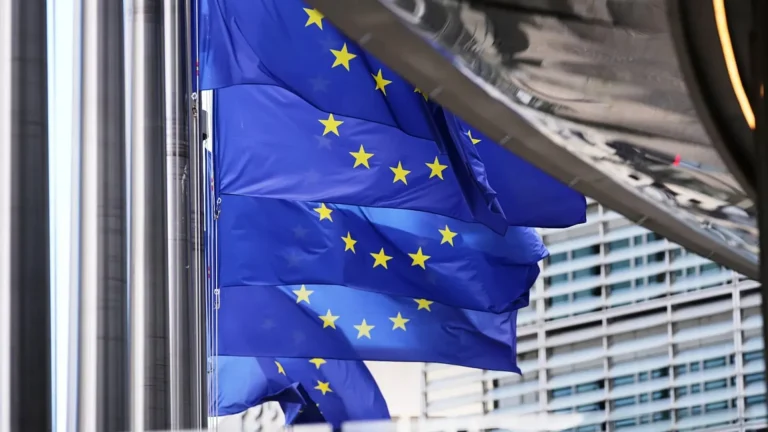 L’Ue accoglie con cautela l’incontro Trump-Putin a Budapest: gli esperti restano scettici