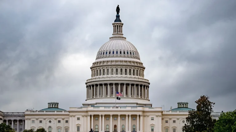 Shutdown Stati Uniti, speaker della Camera Johnson: “Potrebbe essere uno dei più lunghi di sempre”