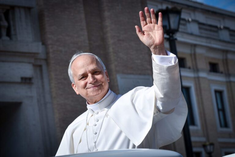 Il Papa all’Angelus: “Scintilla di speranza in Terra Santa, verso una pace giusta”
