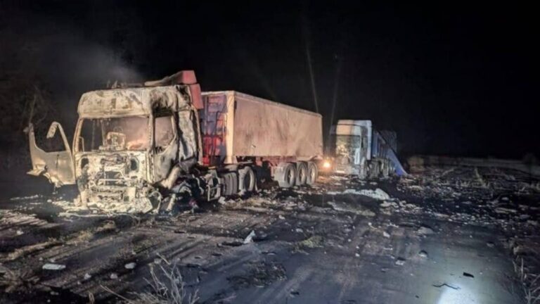 Mosca trasforma il grano in un’arma: un missile russo colpisce un convoglio civile in Ucraina