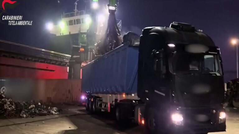 Napoli, smaltimento illecito e traffico illegale di rifiuti con la Turchia: un arresto