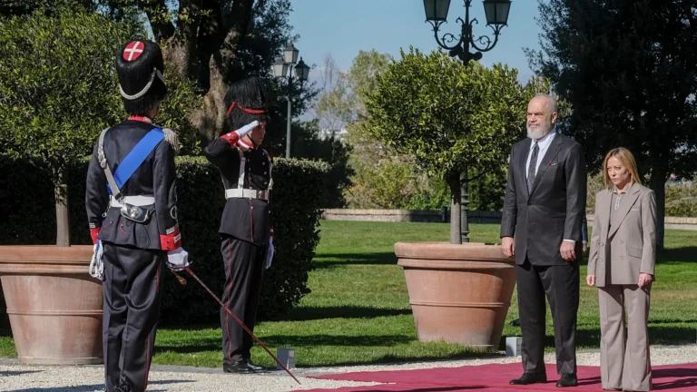 Primo vertice intergovernativo Italia-Albania: Meloni e Rama siglano 16 accordi