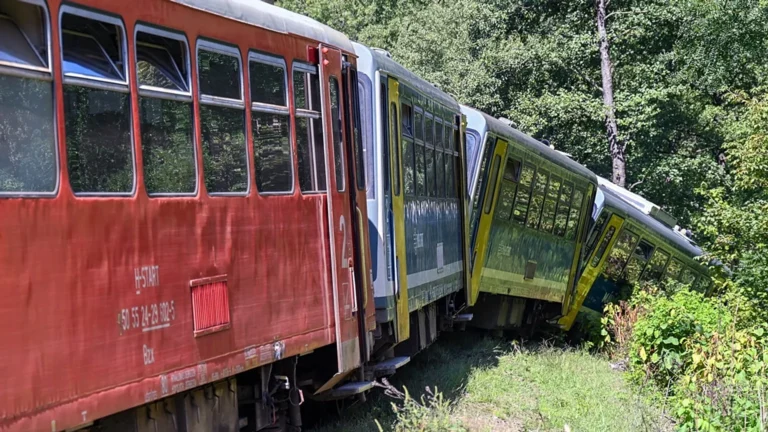 Slovacchia: collisione tra due treni provoca decine di feriti, Fico lo definisce “errore umano”