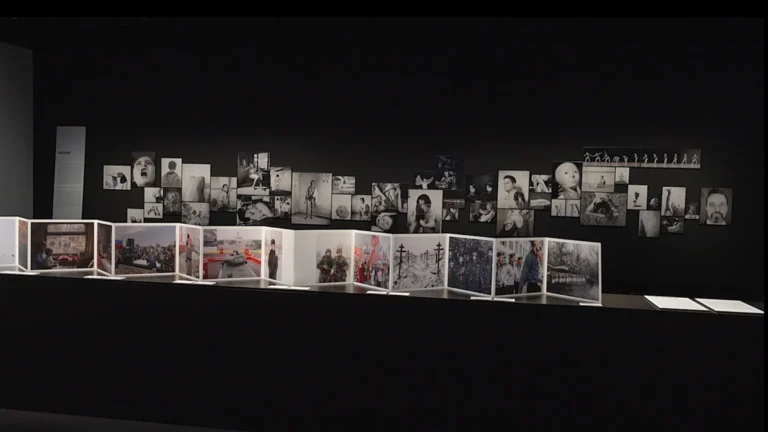 Berlino, dodici fotografe di Magnum in mostra: “Close Enough” esplora il concetto di vicinanza