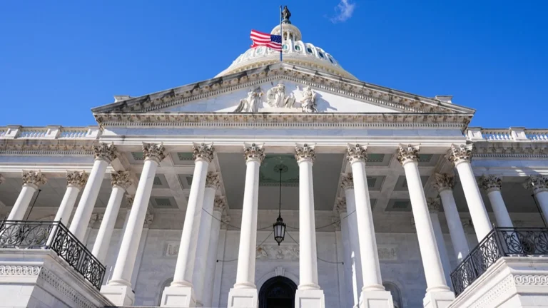 Lo shutdown negli Usa entra nel 40° giorno, corsa dei senatori per trovare una svolta