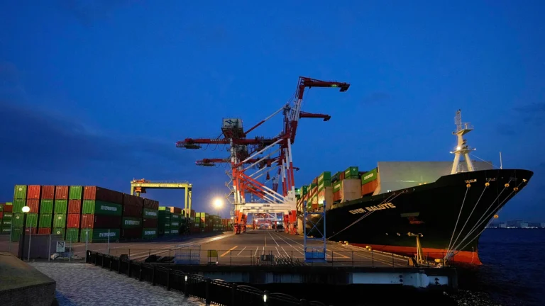 Economia giapponese in contrazione: export colpito dai dazi di Trump