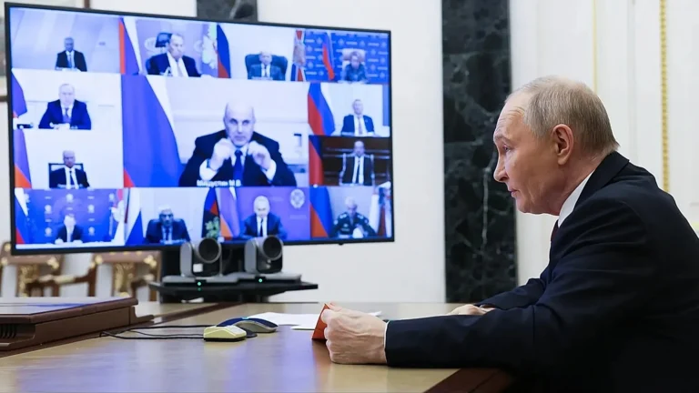 Putin: piano degli Stati Uniti per l’Ucraina potrebbe essere “base” per accordo di pace definitivo