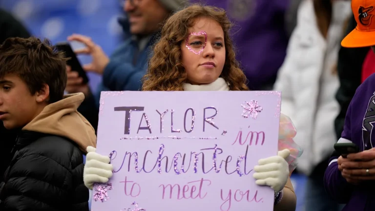 Cambridge Dictionary sceglie la parola dell’anno 2025: «Parasocial», fenomeno moderno malsano