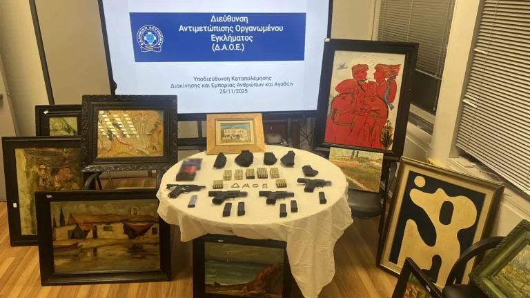 Grecia, arrestati falsari d’arte: sequestrati 481 dipinti di pittori famosi