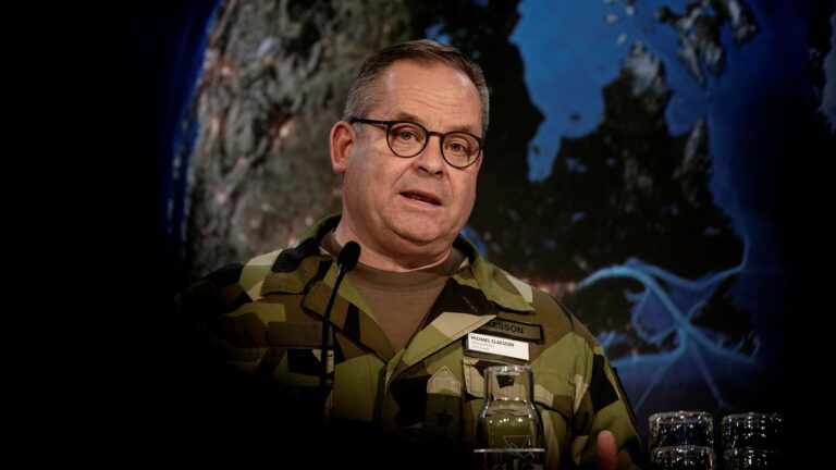 La nuova arma segreta di Mosca: il generale svedese denuncia la gestione russa dei flussi migratori e della droga dall’Africa verso l’Europa