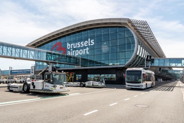 Ancora droni, chiusi a singhiozzo gli aeroporti di Bruxelles e Liegi