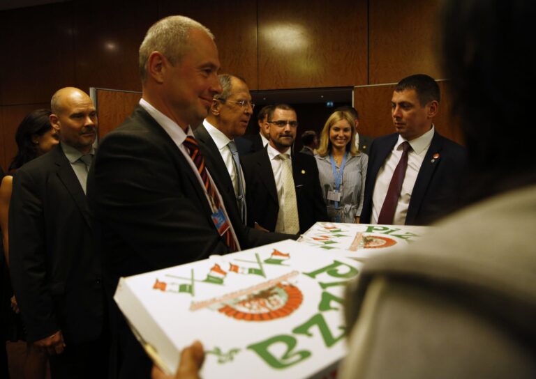 Il soldato di porcellana del Cremlino: come la propaganda russa trasforma le bugie in eroismo