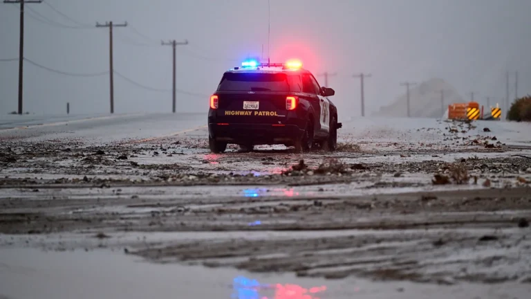 Stati Uniti: tempesta in California si attenua ma resta alto il rischio di inondazioni e frane