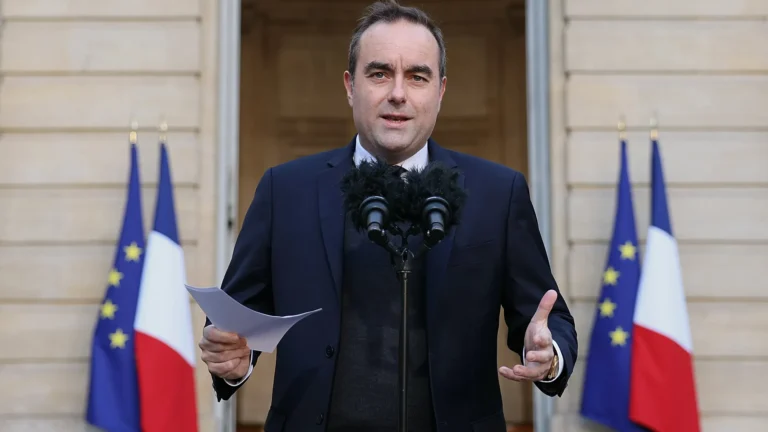 Francia, premier Sébastien Lecornu: “Abbiamo bisogno di un budget a gennaio”