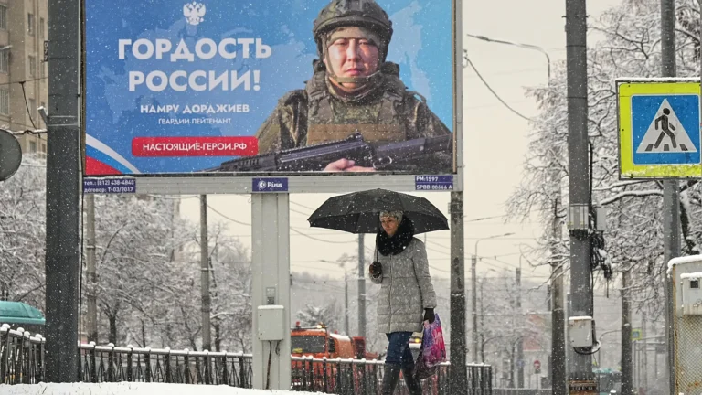 La Russia mostra crepe per la guerra in Ucraina: tagliati bonus dei soldati e spese per i funerali