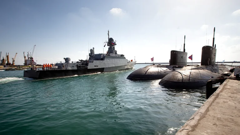 L’Ucraina colpisce per la prima volta un sottomarino russo con droni subacquei