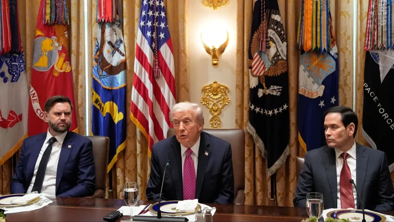 Trump vara nuova strategia di sicurezza nazionale: la “civilizzazione” dell’Europa rischia di “essere cancellata” dai migranti