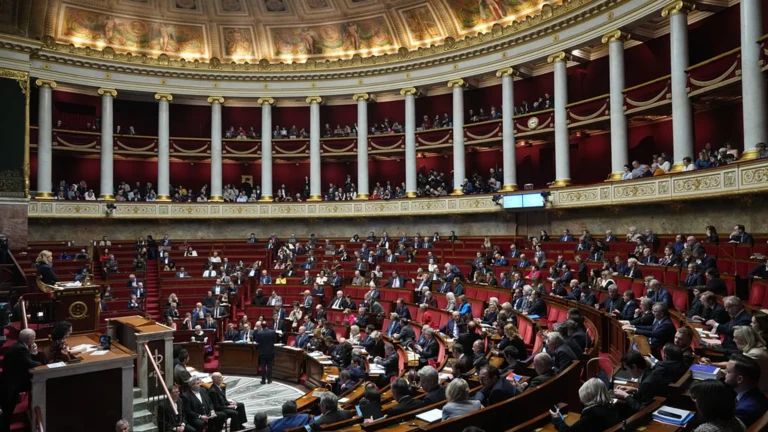 Francia, ok al bilancio della previdenza sociale: l’Assemblea nazionale approva il testo a fatica