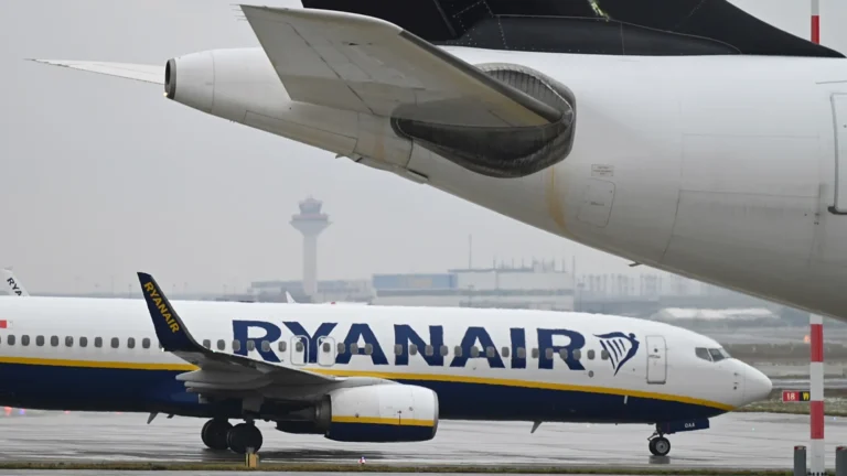 Ryanair minaccia di tagliare 20 rotte dagli aeroporti del Belgio contro i rincari delle tasse aeree