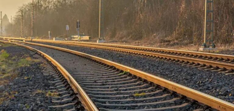 L’Europa sotto pressione: i servizi segreti avvertono sulle manovre russe per sabotare ponti e ferrovie. L’Italia osserva, l’UE si risveglia