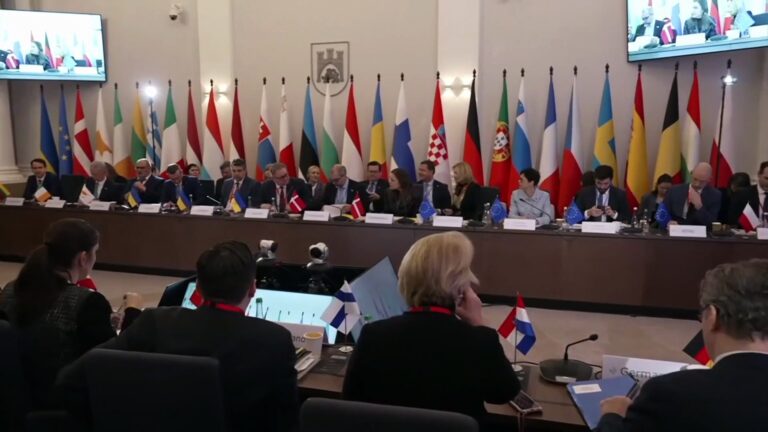 Ue e Ucraina concordano piano in dieci punti per accelerare la candidatura di Kiev all’adesione