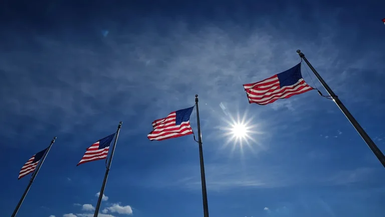 Gli Stati Uniti sospendono i visti di immigrazione per i cittadini di 75 Paesi