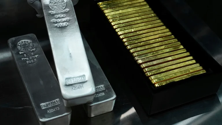Oro e argento, l’ascesa da record dei beni-rifugio di fronte alle incertezze globali