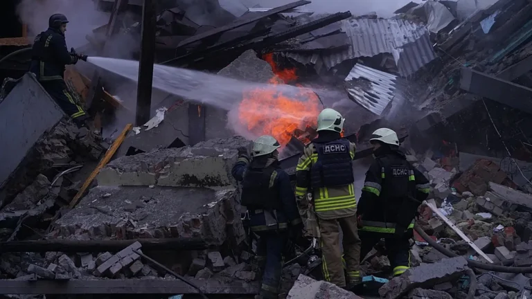 Zelensky: Kiev e Washington affrontano le “questioni più difficili” nei colloqui di pace di Parigi