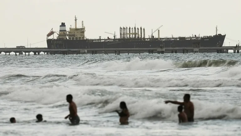 Gli Stati Uniti sequestrano un’altra petroliera: avrebbe infranto il blocco navale in Venezuela