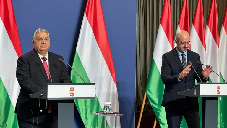 Orbán: “Non lasceremo l’Unione europea, ma cadrà a pezzi da sola”