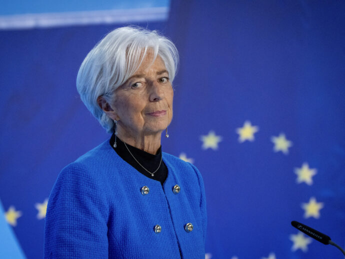 Ft: “La presidente della Bce Lagarde guadagna oltre 700mila euro, quattro volte il presidente della Fed”