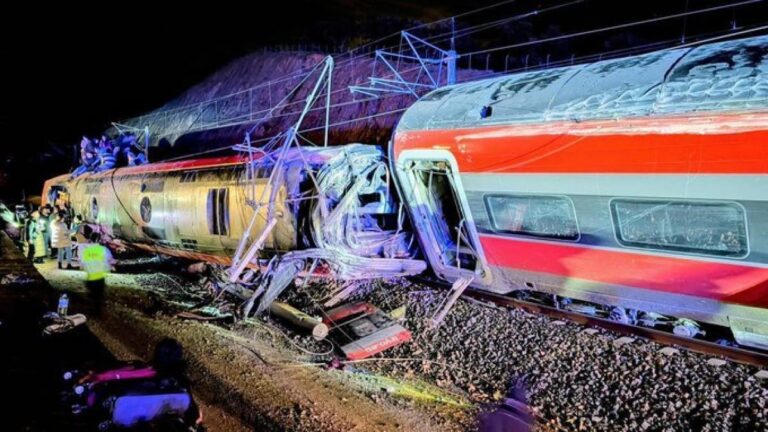 Deragliano due treni ad alta velocità in Andalusia: almeno 7 morti e diversi feriti