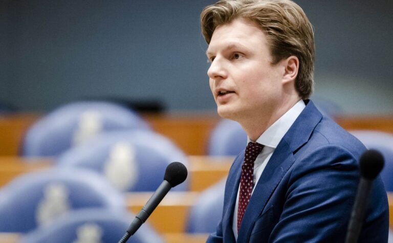 Quando l’Europa distoglie lo sguardo: l’Ucraina dimenticata e il vero vantaggio del Cremlino