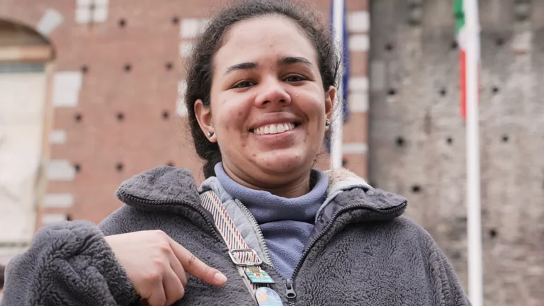 Olimpiadi, tutti pazzi per il “pin-trading”