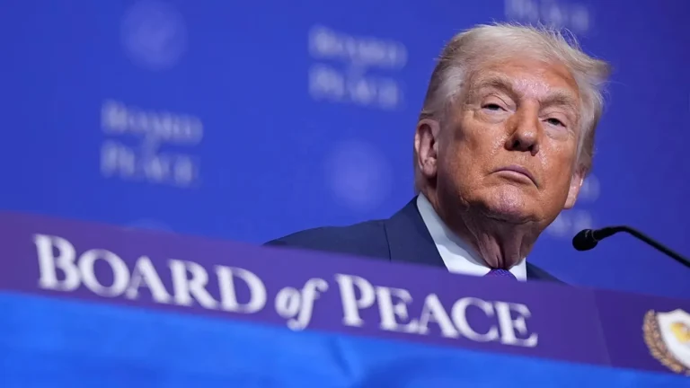 Trump lancia il suo “Consiglio di pace” mentre le tensioni tra Stati Uniti e Iran si intensificano