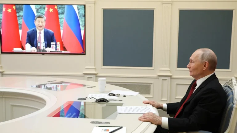 Xi Jinping discute di Stati Uniti e crisi globali nella videochiamata con Vladimir Putin