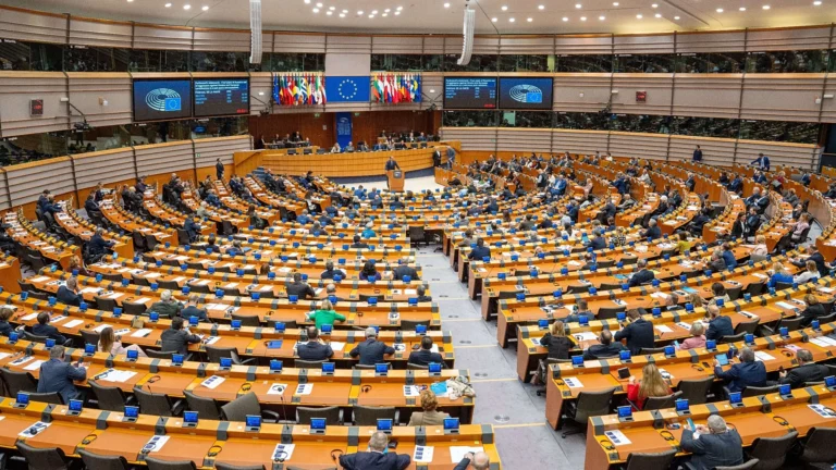 Il Parlamento europeo sostiene nuove regole per le imprese a “media capitalizzazione”